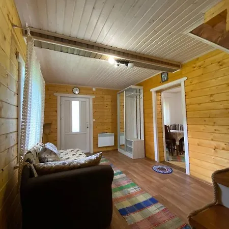 Ferienhaus на лузі Verkhne-Studenyy