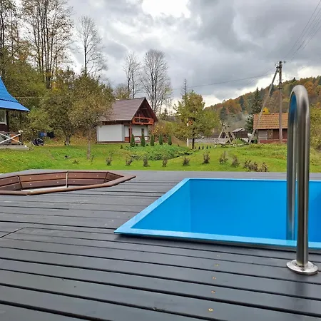 на лузі Ferienhaus Verkhne-Studenyy